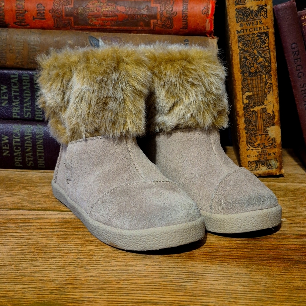 Toms Infant Girls' Nepal Boots Suede with Faux Fur